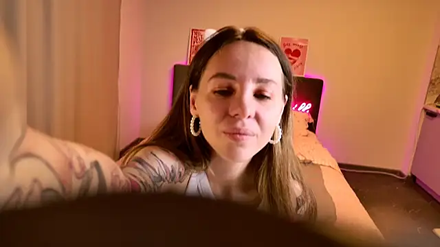 MiaGraham1 online show from June 2026 06:34:02 PM