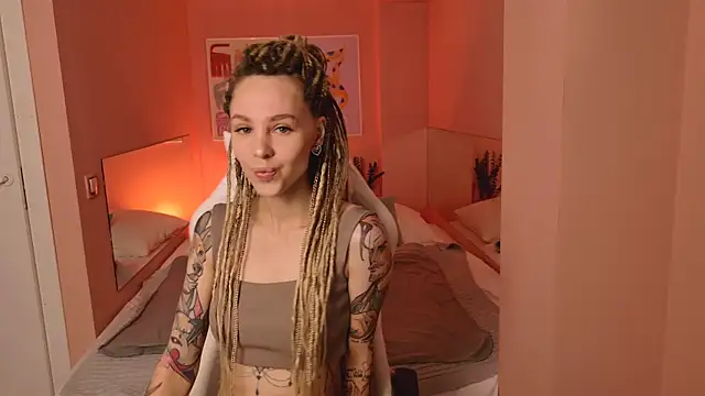 Snapshot of MiaGraham1 chatting on November 2025 07:08:01 PM MiaGraham1 online show from November 2025 07:08:01 PM