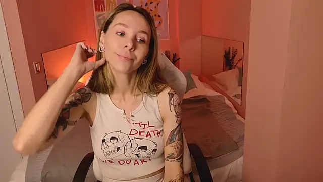 Snapshot of MiaGraham1 chatting on October 2025 04:31:02 PM MiaGraham1 online show from October 2025 04:31:02 PM