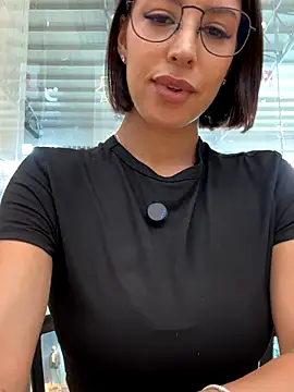 Snapshot of luvely chatting on November 2025 07:25:01 PM luvely online show from November 2025 07:25:01 PM