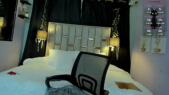 Snapshot of melody-rouss chatting on November 2025 03:01:01 AM melody-rouss online show from November 2025 03:01:01 AM