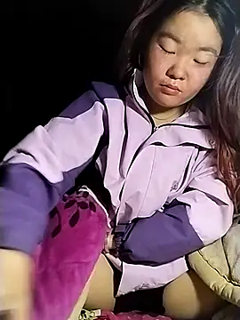 lylylove online show from May 2026 10:24:01 PM