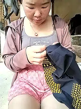 lylylove online show from April 2026 12:56:02 AM