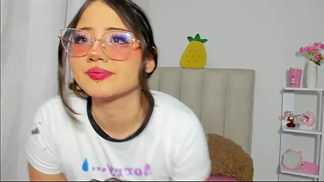 ImSofia222  online show from November 2025 06:12:02 AM