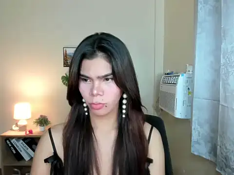 Snapshot of dianne_swift chatting on October 2025 03:22:02 PM dianne swift online show from October 2025 03:22:02 PM