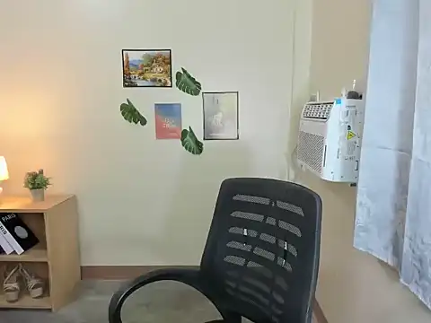 Snapshot of dianne_swift chatting on October 2025 10:27:02 AM dianne swift online show from October 2025 10:27:02 AM