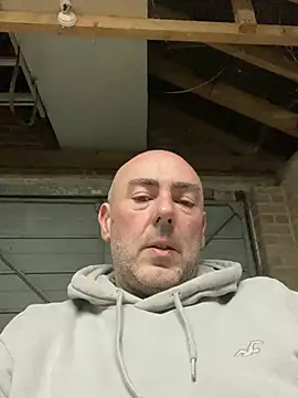 Richmcgee online show from March 2026 08:21:02 PM