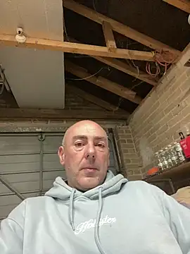 Richmcgee online show from March 2026 08:21:01 PM