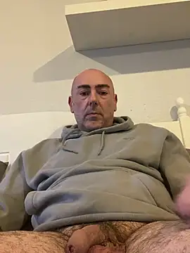 Richmcgee online show from March 2026 06:09:02 PM