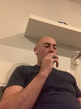 Richmcgee online show from April 2026 07:49:01 PM