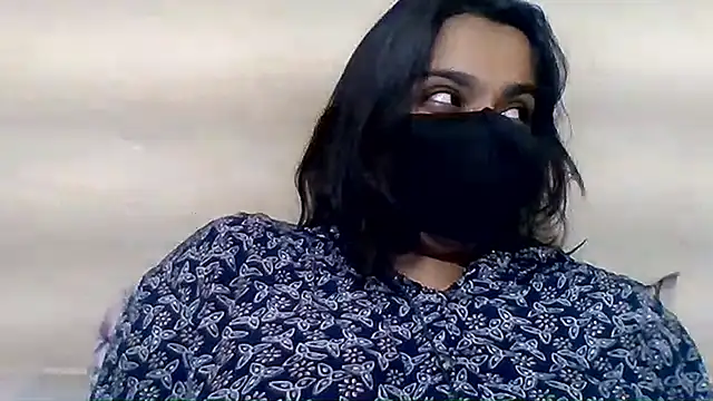 Snapshot of Vaani_Singha chatting on June 2026 02:44:01 PM Vaani Singha online show from June 2026 02:44:01 PM