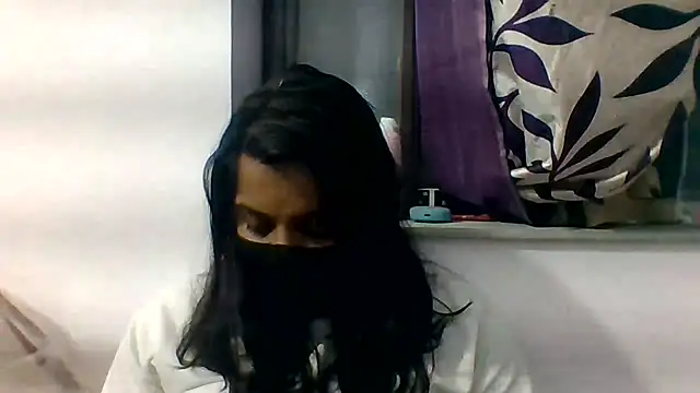Snapshot of Vaani_Singha chatting on July 2026 02:18:02 PM Vaani Singha online show from July 2026 02:18:02 PM
