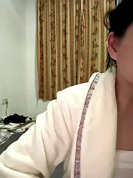 Snapshot of xiiuuff18 chatting on November 2025 11:43:02 AM xiiuuff18 online show from November 2025 11:43:02 AM