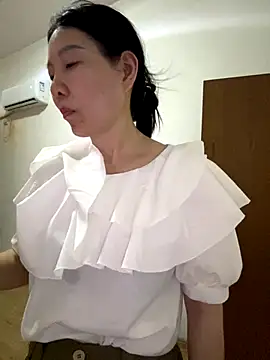 xiiuuff18 online show from September 2025 11:49:02 AM