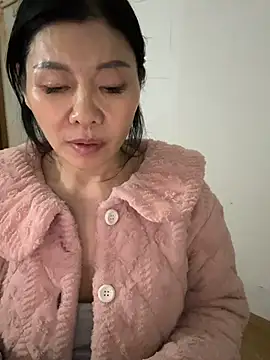 xiiuuff18 online show from February 2026 12:02:01 PM