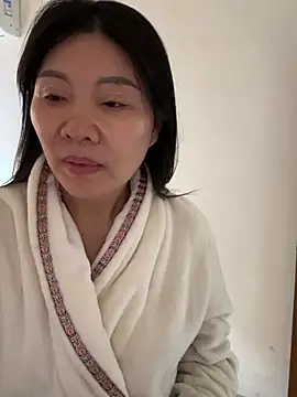 xiiuuff18 online show from March 2026 12:44:02 AM