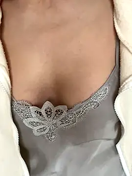 Snapshot of xiiuuff18 chatting on October 2025 11:56:02 PM xiiuuff18 online show from October 2025 11:56:02 PM