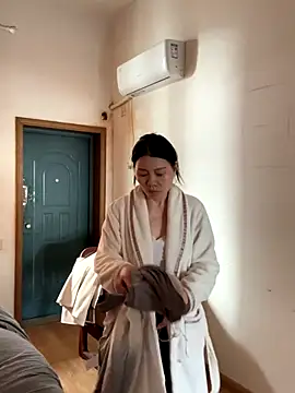 Snapshot of xiiuuff18 chatting on December 2025 01:43:02 AM xiiuuff18 online show from December 2025 01:43:02 AM