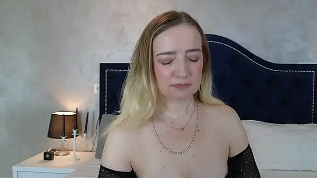 Snapshot of Blue_Angel_Sweet chatting on October 2025 03:40:02 AM Blue Angel Sweet online show from October 2025 03:40:02 AM