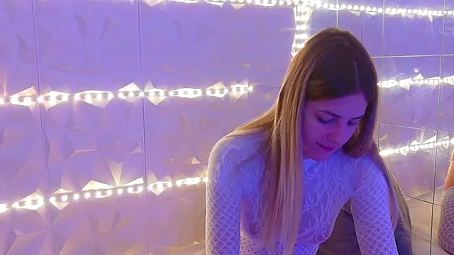 Snapshot of Aishha_ chatting on November 2025 06:06:01 AM Aishha online show from November 2025 06:06:01 AM