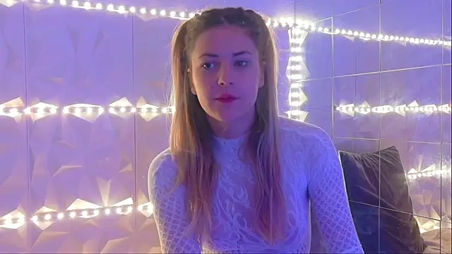 Snapshot of Aishha_ chatting on October 2025 06:03:02 AM Aishha online show from October 2025 06:03:02 AM