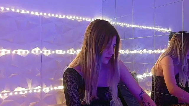 Snapshot of Aishha_ chatting on October 2025 05:59:01 AM Aishha online show from October 2025 05:59:01 AM