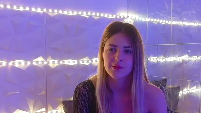 Snapshot of Aishha_ chatting on November 2025 06:34:01 AM Aishha online show from November 2025 06:34:01 AM