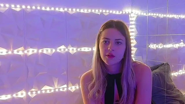 Snapshot of Aishha_ chatting on November 2025 06:08:02 AM Aishha online show from November 2025 06:08:02 AM