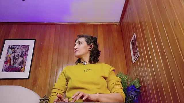 Zafiro Gem  online show from February 2026 09:18:01 AM