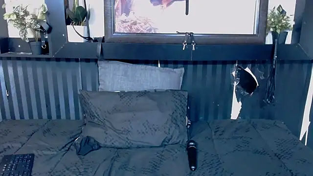 DarkQueen25x online show from November 2025 10:26:02 PM