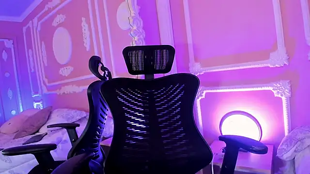 Snapshot of aitana_johns chatting on October 2025 12:26:02 PM aitana johns online show from October 2025 12:26:02 PM