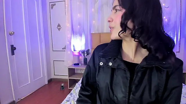 Snapshot of aitana_johns chatting on November 2025 12:05:02 PM aitana johns online show from November 2025 12:05:02 PM