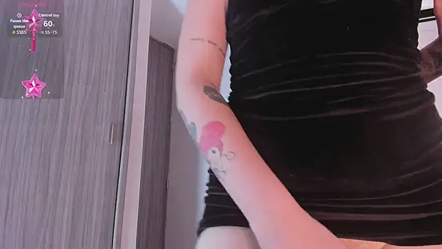 Snapshot of HelenaCole- chatting on December 2025 01:37:01 PM HelenaCole- online show from December 2025 01:37:01 PM