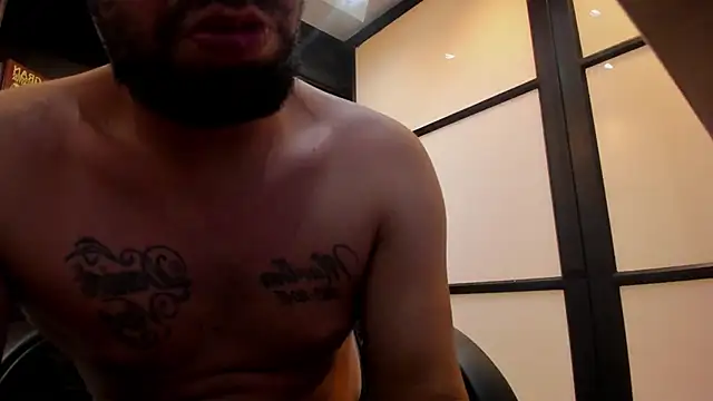 JhoanMontes online show from October 2025 07:46:02 PM