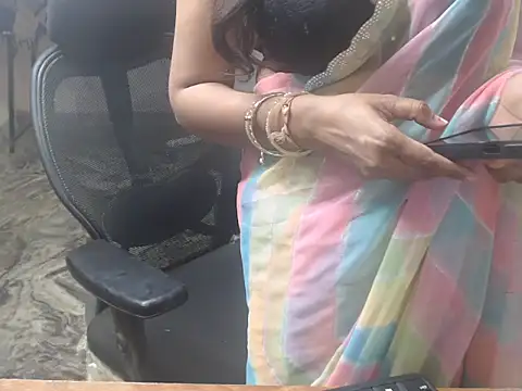  LoveBirds online show from March 2026 01:49:01 PM