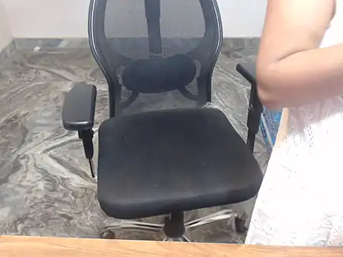  LoveBirds online show from April 2026 06:14:01 PM