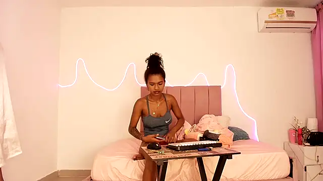 Valerin salazar online show from October 2025 01:21:02 PM