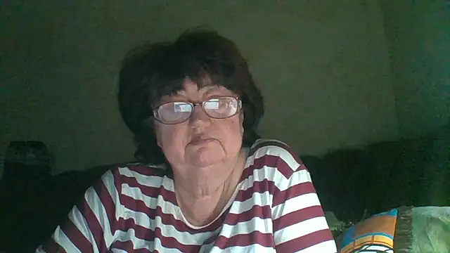 Snapshot of MilaSky5303 chatting on October 2025 04:24:02 AM MilaSky5303 online show from October 2025 04:24:02 AM