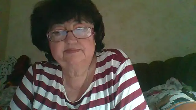 Snapshot of MilaSky5303 chatting on October 2025 12:17:02 PM MilaSky5303 online show from October 2025 12:17:02 PM