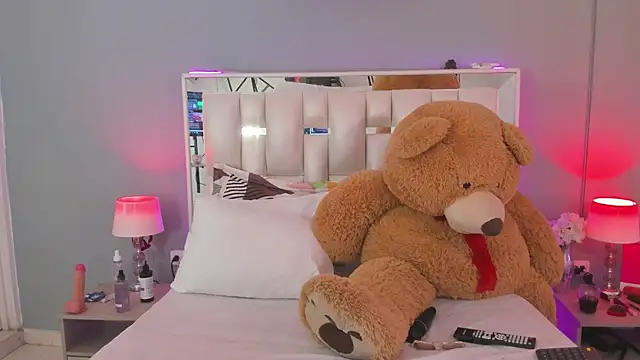 Darlyn tenderhot   online show from September 2025 05:40:02 PM