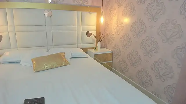 Briana 24 online show from November 2025 07:25:01 PM