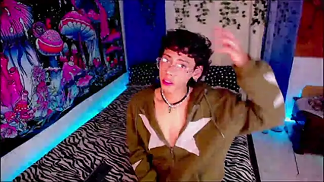 Snapshot of Thedoll_ethan7 chatting on May 2026 01:21:02 AM Thedoll ethan7 online show from May 2026 01:21:02 AM