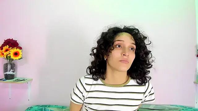 Snapshot of TeensNews18 chatting on September 2025 11:11:02 PM TeensNews18 online show from September 2025 11:11:02 PM