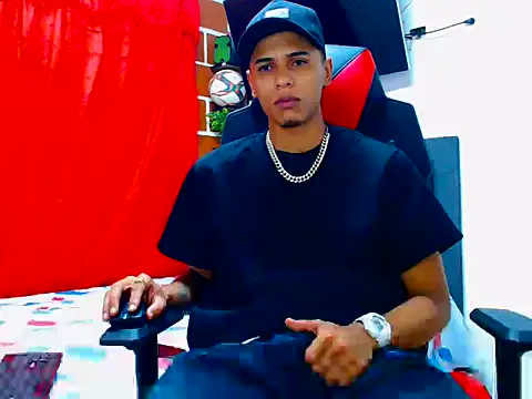Snapshot of cristian_tayron1 chatting on June 2026 07:39:01 AM cristian tayron1 online show from June 2026 07:39:01 AM