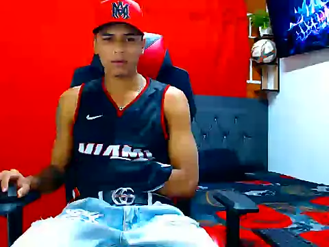 Snapshot of cristian_tayron1 chatting on July 2026 06:20:01 AM cristian tayron1 online show from July 2026 06:20:01 AM