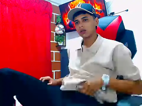 Snapshot of cristian_tayron1 chatting on June 2026 06:02:01 AM cristian tayron1 online show from June 2026 06:02:01 AM