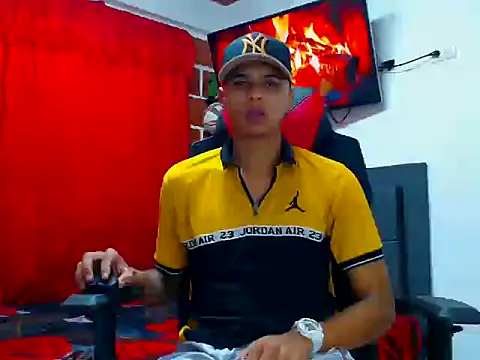 Snapshot of cristian_tayron1 chatting on June 2026 06:03:02 PM cristian tayron1 online show from June 2026 06:03:02 PM