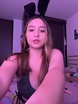 MoraInFire online show from April 2026 05:03:01 AM