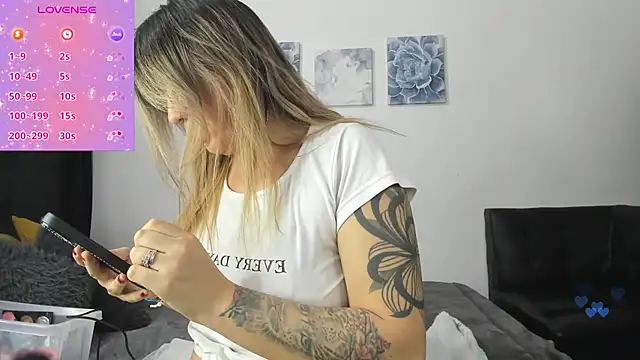 ArianaWil online show from October 2025 09:38:01 PM