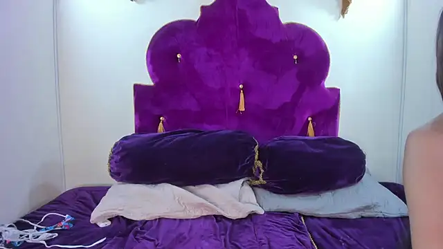 Laurentyler   online show from April 2026 02:51:02 AM